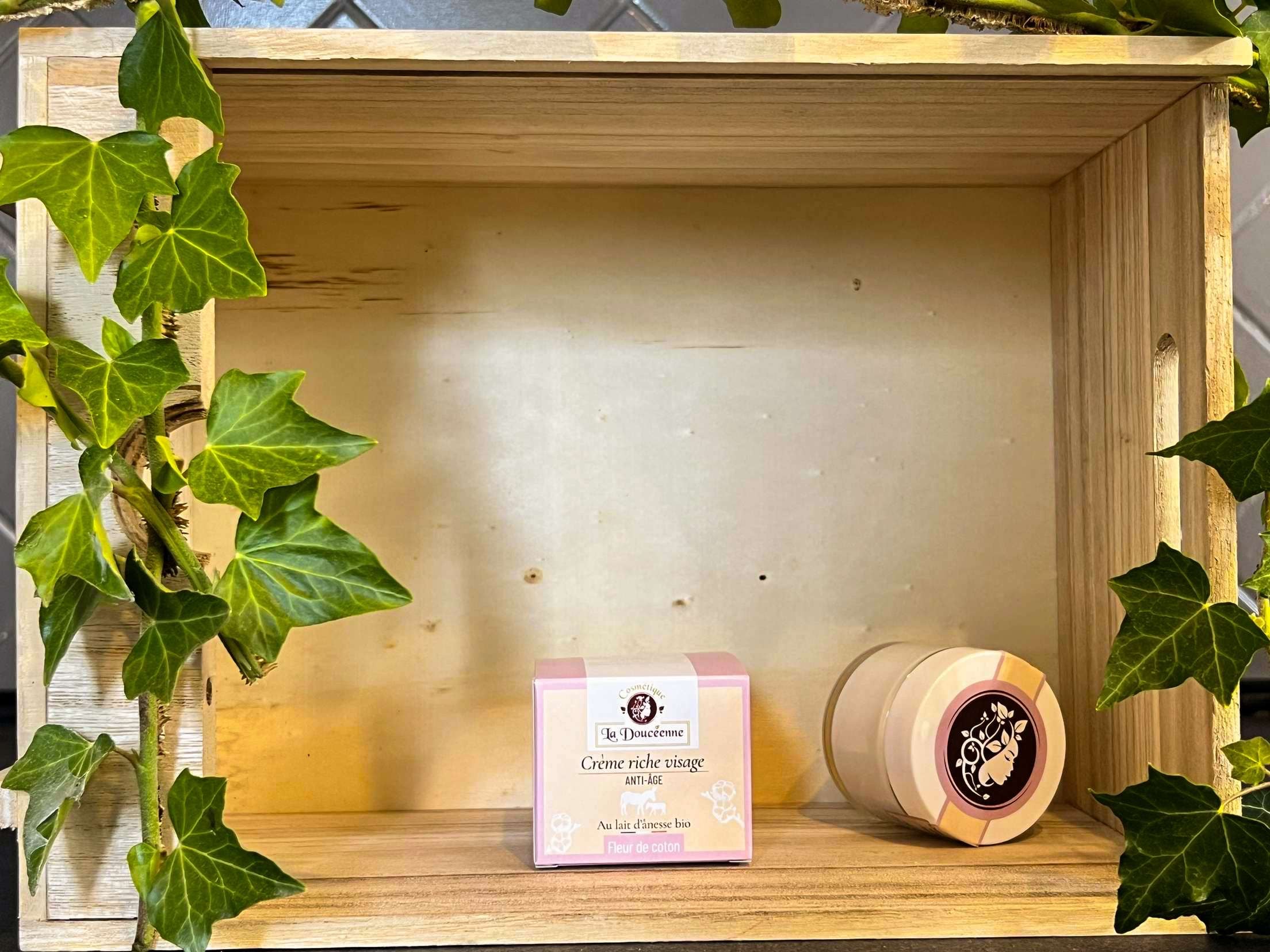 Crème hydratante au lait d'ânesse visage (anti-âge) fleur de coton image 0