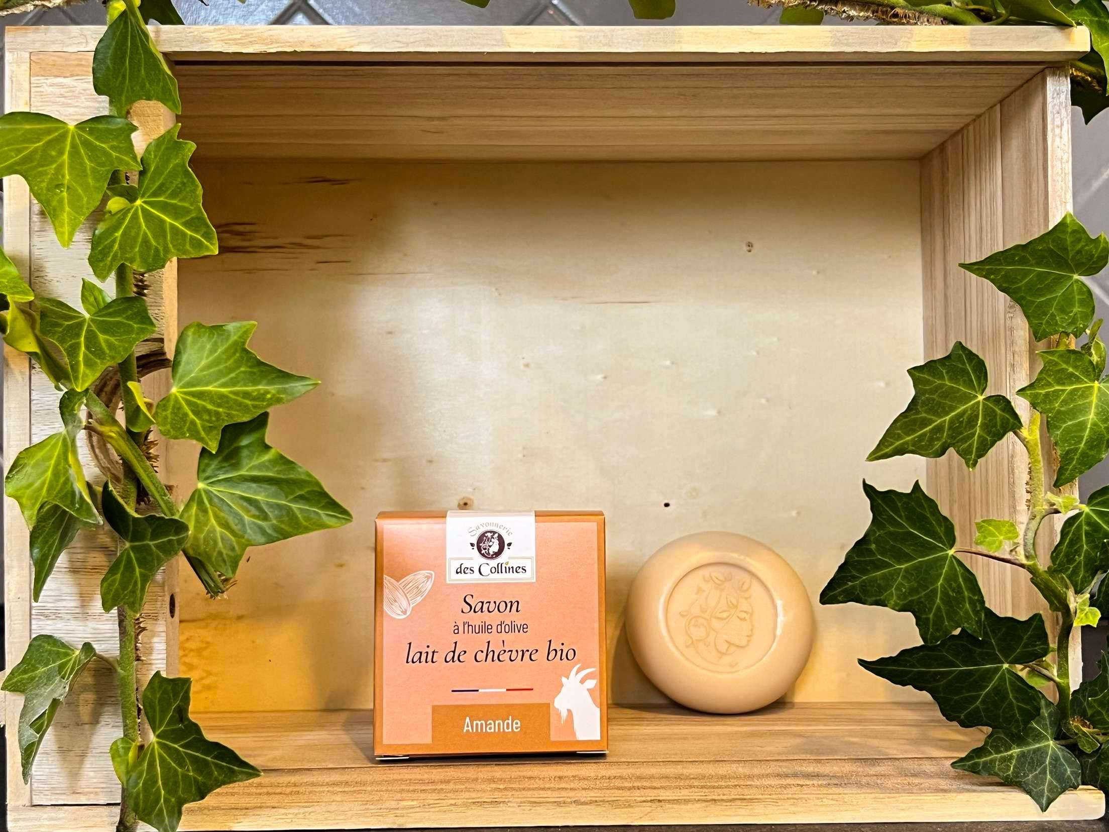 Savon au lait de chèvre Amande image 0